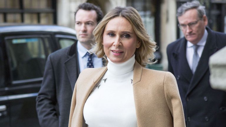 Tatiana Akhmedova arrive à la cour royale de justice à Londres