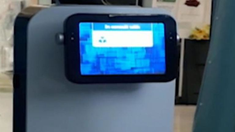Le robot avait également une tablette plus petite sous l'écran principal. Pic: Famille Quintana / ABC News