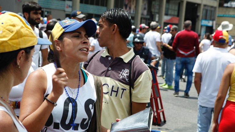 Les partisans de Guaido à l'ouest de Caracas se sont émerveillés après l'avoir entendu parler