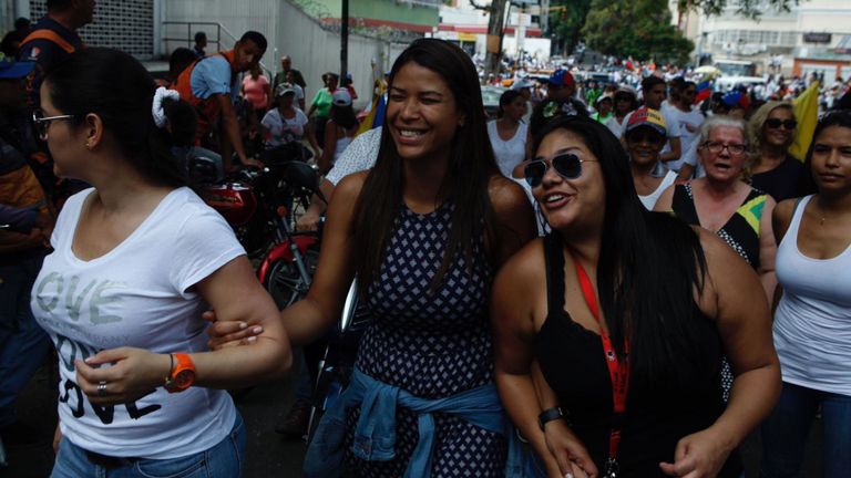 Les partisans de Guaido à l'ouest de Caracas se sont émerveillés après l'avoir entendu parler