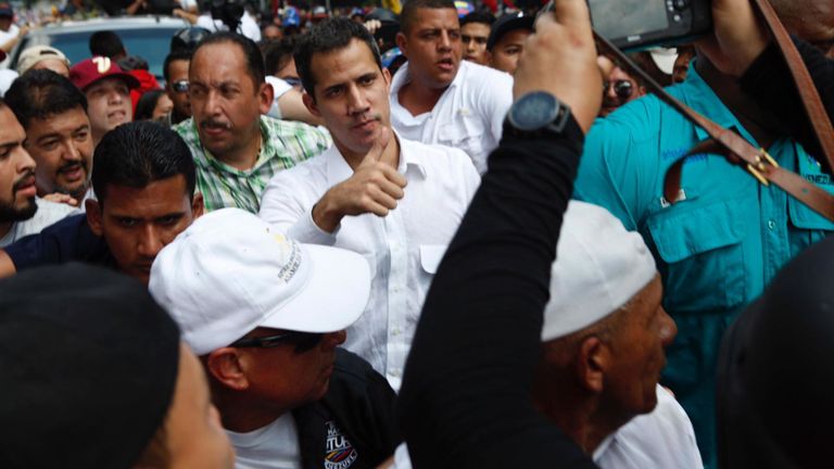 Guaido félicite les supporters du côté est de Caracas