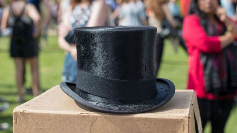 Un chapeau haut de forme ayant appartenu à Sir Winston Churchill. Pic: Anna Gordon / BBC