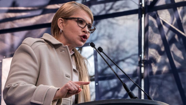 La candidate à l'élection présidentielle ukrainienne Ioulia Timochenko fait campagne lors d'un rassemblement