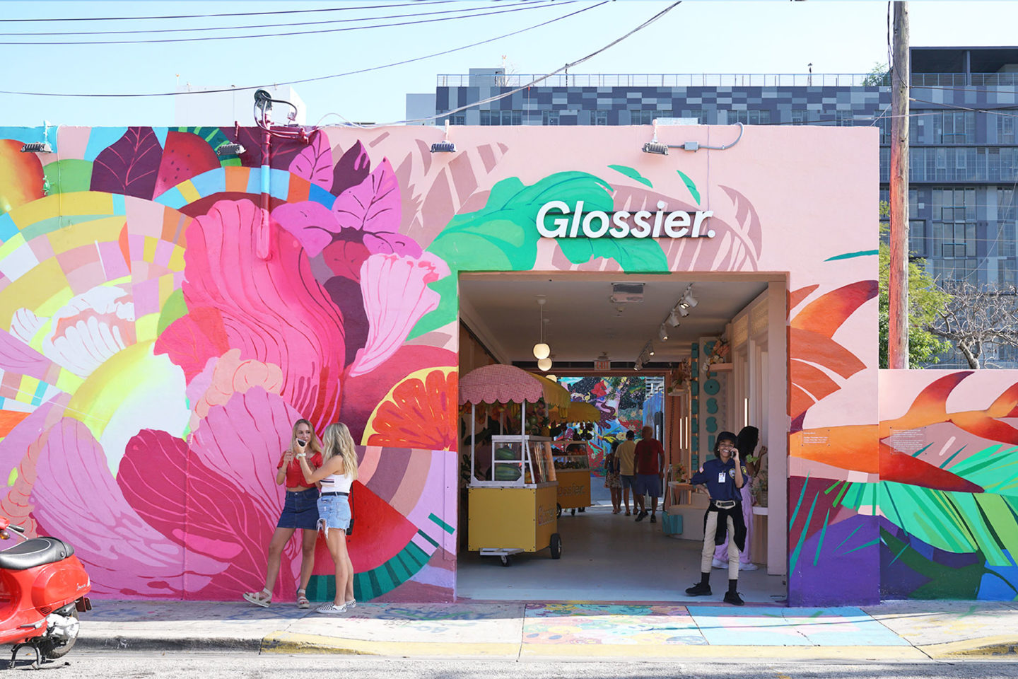 Glossier Miami Pop Up "width =" 1080 "height =" 720 "srcset =" https://camaraderielimited.fr/wp-content/uploads/2019/04/Glossier-Miami-PopUp-Wynwood-1440x960.jpg 1440w, http : //thebeautylookbook.com/wp-content/uploads/2019/04/Glossier-Miami-PopUp-Wynwood-800x533.jpg 800w, http://thebeautylookbook.com/wp-content/uploads/2019/04/Glossier- Miami-PopUp-Wynwood-100x67.jpg 100w, http://thebeautylookbook.com/wp-content/uploads/2019/04/Glossier-Miami-PopUp-Wynwood-1080x720.jpg 1080w "tailles =" (largeur maximale: 1080px) 100vw, 1080px "data-jpibfi-post-extrait = extrait" "Glossier Miami Pop Up Store à Wynwood, ouvert pour une période limitée jusqu’au 28 avril. Un coup d'œil à l'intérieur du joli magasin, des pioches et des échantillons. "Data-jpibfi-post-url =" http://thebeautylookbook.com/2019/04/glossier-miami-pop-up-shop.html "data-jpibfi -post-title = "Boutique éphémère de Miami" data-jpibfi-src = "https://camaraderielimited.fr/wp-content/uploads/2019/04/Glossier-Miami-PopUp-Wynwood-1440x960.jpg" /></p>
<p><img decoding=