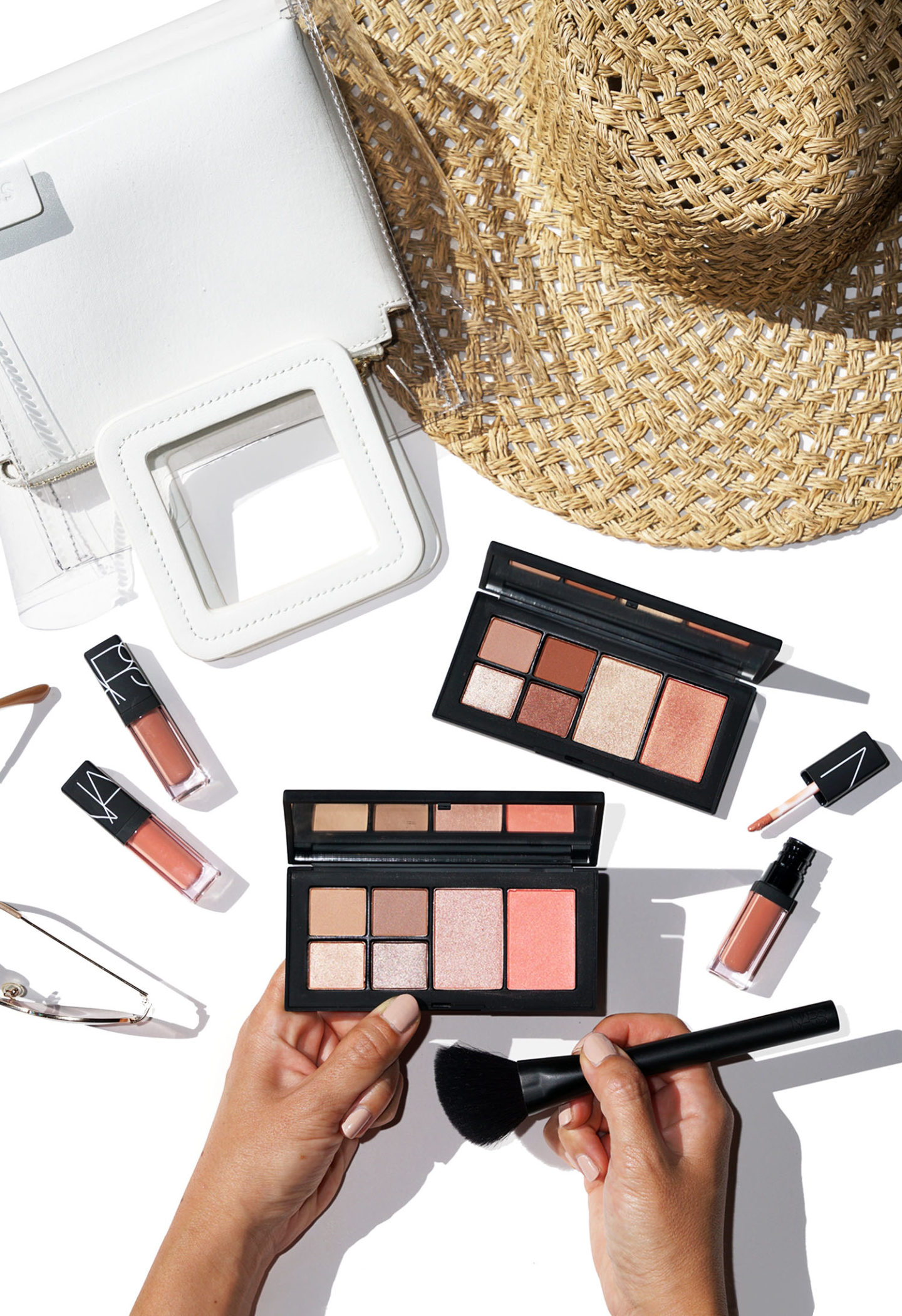 Revue de collection NARS Fever Dream et échantillons "width =" 1080 "height =" 1575 "srcset =" http://thebeautylookbook.com/wp-content/uploads/2019/04/NARS-Fever-Dream-WildThing-LostinLuster-Palette -review-1440x2100.jpg 1440w, http://thebeautylookbook.com/wp-content/uploads/2019/04/NARS-Fever-Drever-Dread-WildThing-LostinLuster-Palette-review-800x1167.jpg 800w, http: // thebeautylbookbook .com / wp-content / uploads / 2019/04 / NARS-Fever-Dream-WildThing-LostinLuster-Palette-review-69x100.jpg 69w, http://thebeautylookbook.com/wp-content/uploads/2019/04/ NARS-Fever-Dream-WildThing-LostinLuster-Palette-review-1080x1575.jpg 1080w, http://thebeautylookbook.com/wp-content/uploads/2019/04/NARS-Fever-Dream-WildThing-LostinLuster-Palette-review .jpg 1500w "tailles =" (largeur maximale: 1080px) 100vw, 1080px "données-jpibfi-post-excerpt =" NARS Fever Dream Collection: examen et échantillons. Palettes en édition limitée exclusives Nordstrom pour les yeux et les joues et un trio de mini-teintes pour les lèvres. "Data-jpibfi-post-url =" http://thebeautylookbook.com/2019/04/nars-fever-dream-collection-review.html "data-jpibfi-post-title =" Revue de la collection de rêves NARS Fever Dream "data-jpibfi-src =" http://thebeautylookbook.com/wp-content/uploads/2019/04/NARS-Fever-Dream-WildThing-LostinLuster -Palette-review-1440x2100.jpg "/></p>
<p>Il y a beaucoup de nouveautés des SNRA ce printemps-été. Je fais mon chemin à travers tous les lancements, je sens que je viens de cligner des yeux et tellement de palettes sont apparues! Je regarde la collection Fever Dream, une exclusivité Nordstrom. Il y a un mini trio super mignon de teinte à lèvres nue appelé Lusted qui a trois teintes brillantes à lèvres brillantes. On m'a envoyé les deux palettes yeux et joues en édition limitée et elles ont dépassé de loin mes attentes! Pour ceux qui veulent un look neutre qui n’est ni trop chaud ni rose-rouge comme les couleurs qui semblent avoir inondé le marché au cours de la dernière année, cette collection mérite le détour. Dans le post d’aujourd’hui:</p>
<p style=