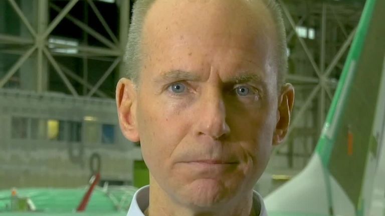 Le PDG de Boeing, Dennis Muilenburg, s’excuse pour les pertes de vies humaines dans les récents accidents du 737 Max.