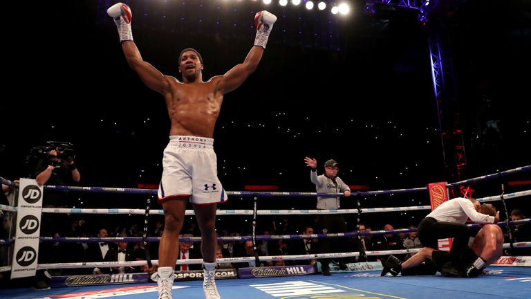 Anthony Joshua a gagné grâce à un arrêt de septième tour
