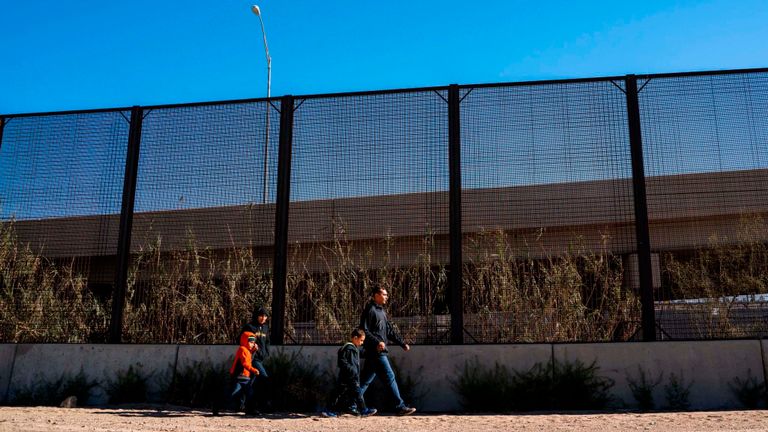 La clôture sera érigée à Yuma en Arizona et à El Paso au Texas