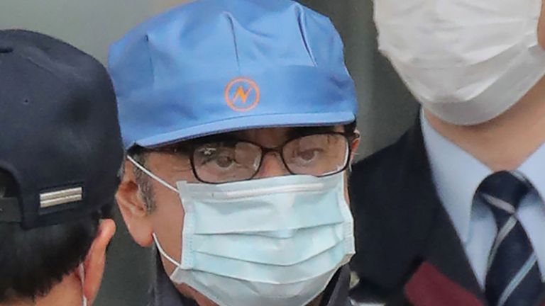 L'ancien président de Nissan, Carlos Ghosn, quitte le centre de détention de Tokyo après sa libération sous caution à Tokyo le 6 mars 2019.