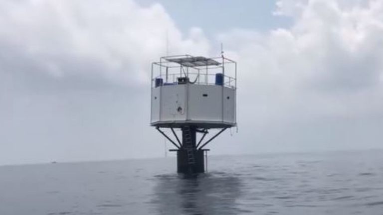 La maison flottante de Chad Elwartowski. Pic: marine thaïlandaise
