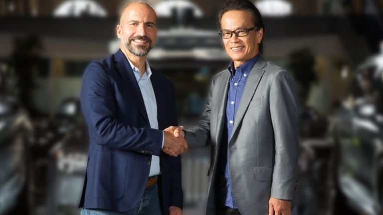 La patronne d'Uber, Dara Khosrowshahi, approuve un partenariat avec Shigeki Tomoyama de Toyota