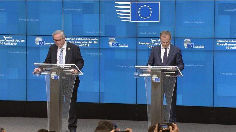 Donald Tusk et Jean-Claude Juncker s'expriment après que les dirigeants européens se soient mis d'accord pour retarder le Brexit
