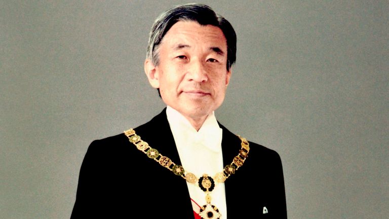 L'empereur Akihito en grande tenue en 1990