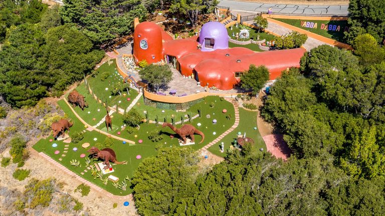 Les nouveaux ajouts à la maison Flintstone incluent les dinosaures. Pic: Jim Maurer / Flickr