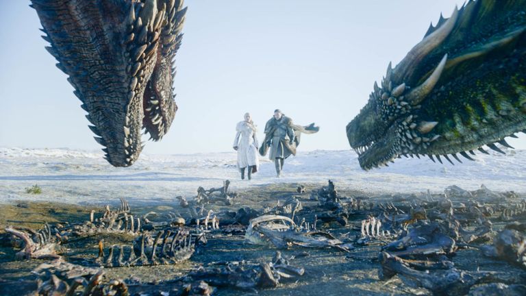 Jon Snow et Daenerys Targaryen dans le premier épisode de la série finale de Game Of Thrones. Pic: Sky Atlantic / NOW TV / HBO