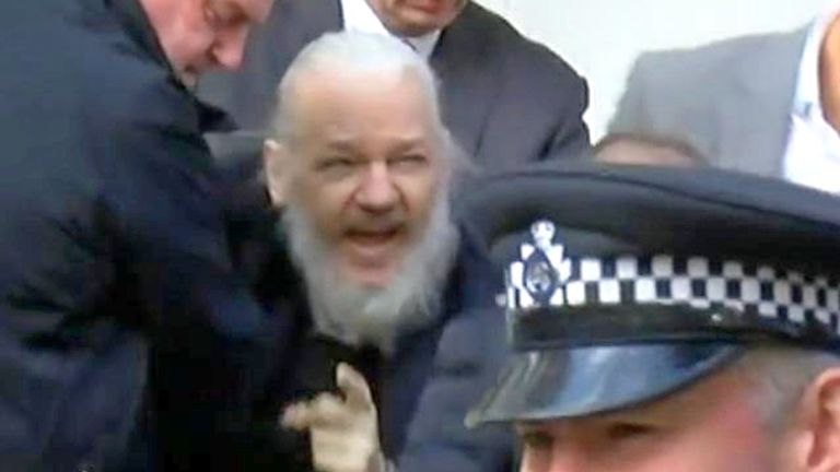 Le fondateur de WikiLeaks, Julian Assange, arrêté à Londres