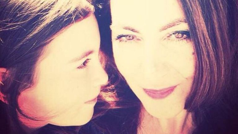 Laleh Sharavesh et sa fille Paris. Pic: Détenu à Dubaï