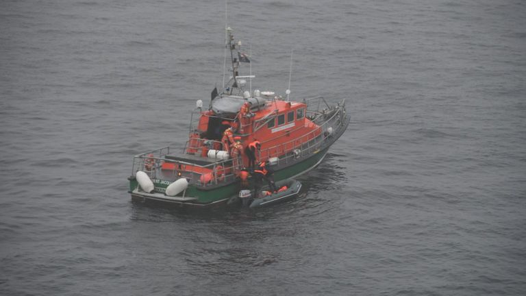Deux des migrants avaient besoin d'un traitement médical. Pic: Préfet Maritime Manche