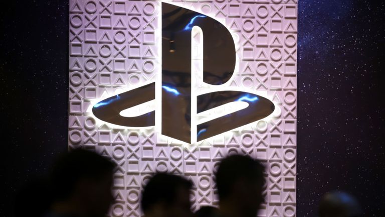 La première console Playstation est sortie en 1994 au Japon