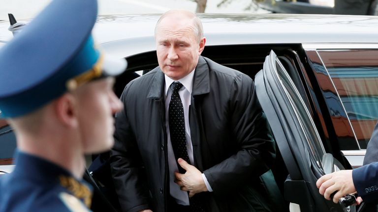 Le Président de la Russie, Vladimir Poutine, rencontre le chef de la Corée du Nord, Kim Jong Un, sur le campus de l'Université fédérale d'Extrême-Orient, sur l'île Russky, dans la ville de Vladivostok, dans l'est du pays, le 25 avril 2019