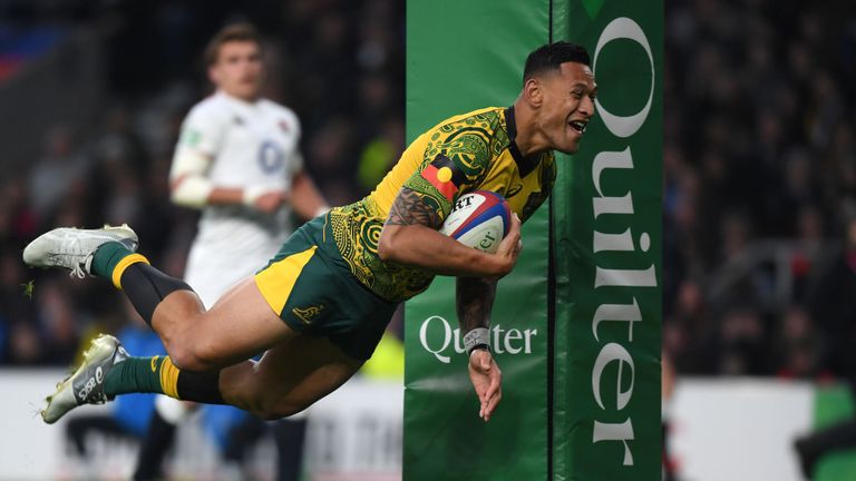 Israel Folau de l'Australie marque un essai lors du match Quilter International entre l'Angleterre et l'Australie au stade Twickenham le 24 novembre 2018 à Londres, Royaume-Uni