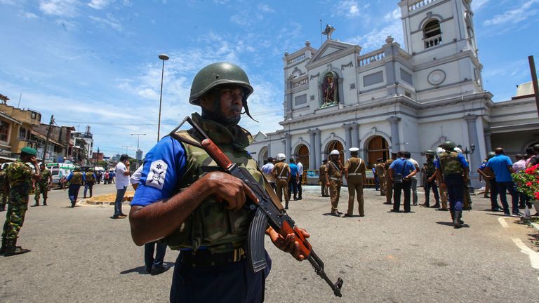 Les forces de sécurité sri-lankaises sécurisent la zone entourant le sanctuaire de St. Anthony
