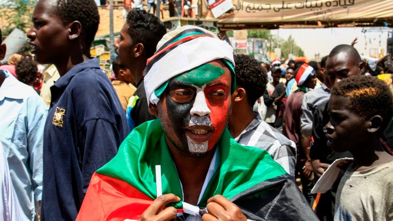 Les manifestations se sont poursuivies malgré l'éviction de l'ancien président Omar al Bashir