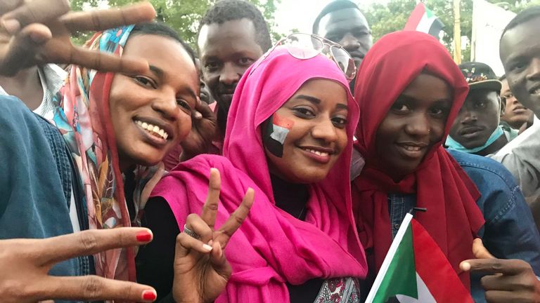 Romaisa Hammed-Yousef au foulard rose