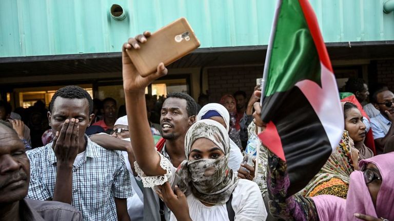 Des manifestants dans la capitale soudanaise ont scandé "Liberté, Paix, Justice".