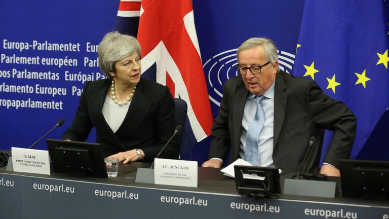 Theresa May et Jean-Claude Juncker à la suite de leurs dernières discussions sur le backstop irlandais