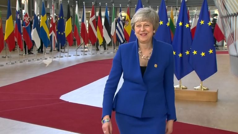 Theresa May est apparue de bonne humeur à son arrivée à Bruxelles