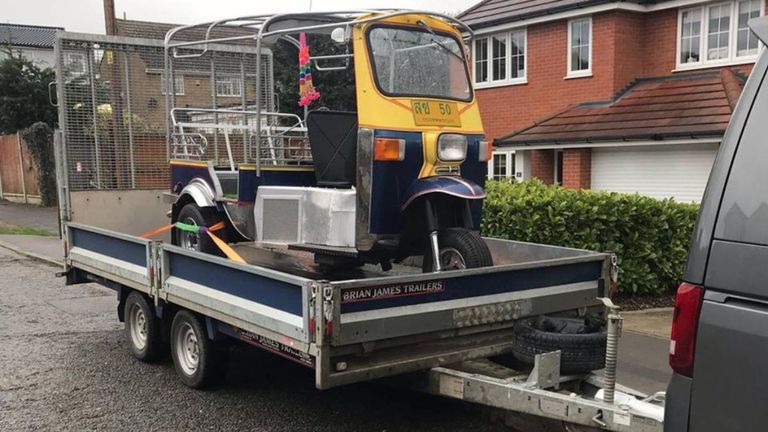 Le tuk tuk thaïlandais Matt Everard acheté sur eBay