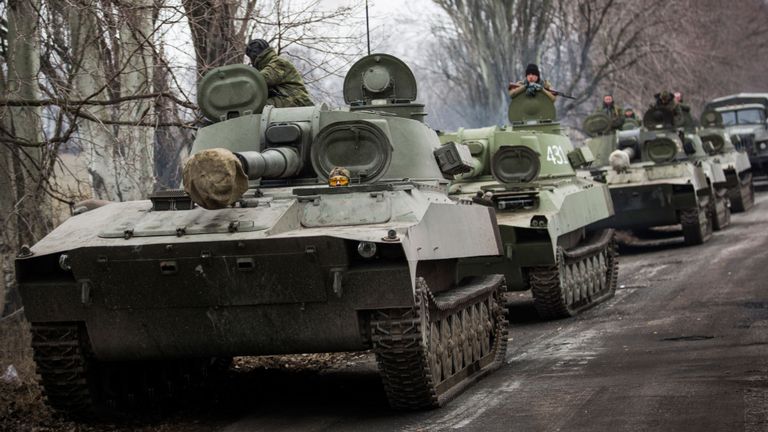 Des rebelles pro-russes auraient déplacé des chars et des armes lourdes hors de la ligne de front des combats conformément à l'accord de Minsk II