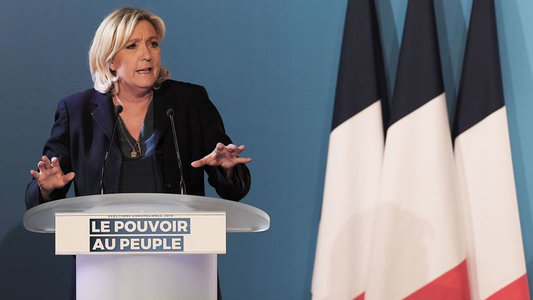 Marine Le Pen déclare sa victoire sur Macron