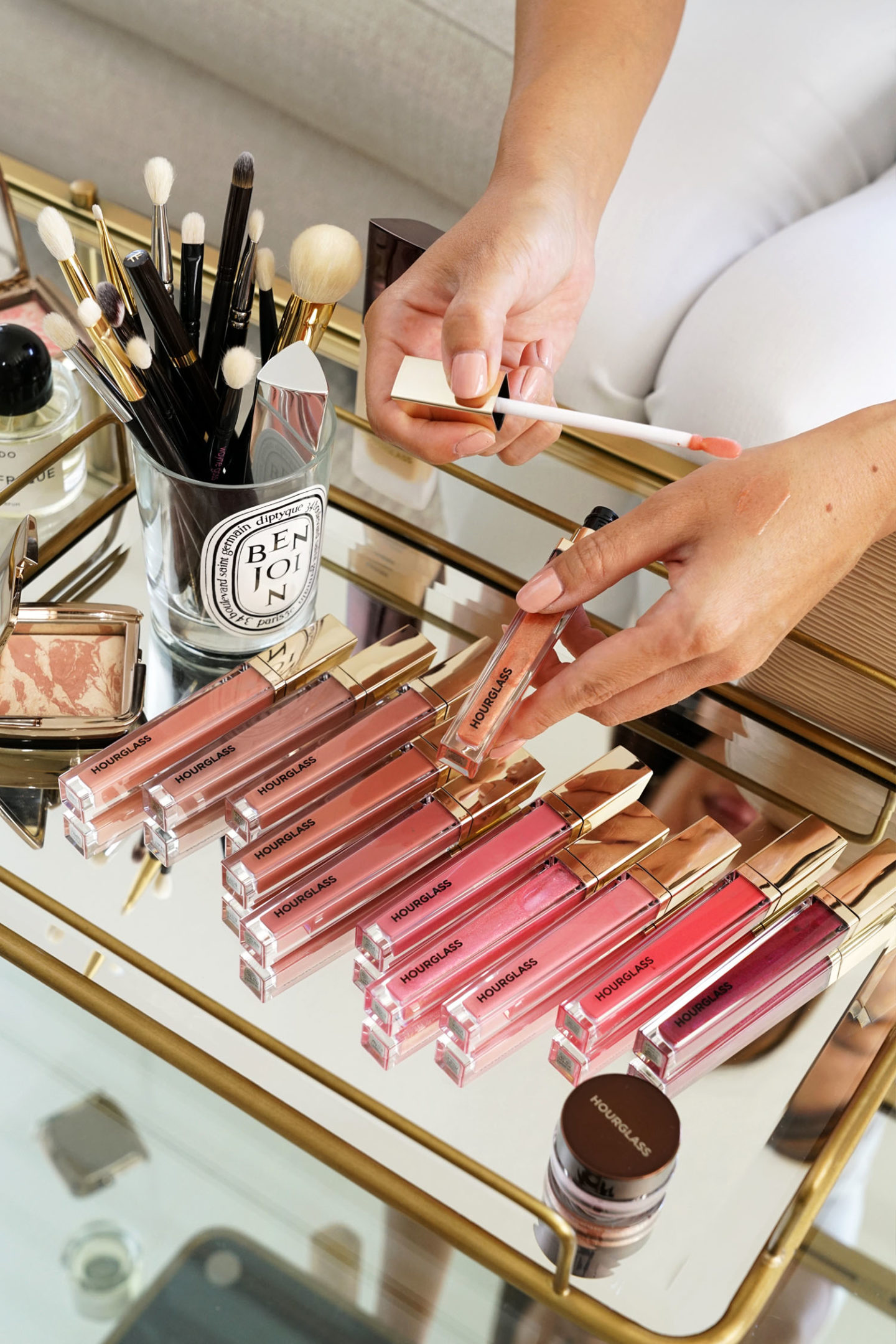 Sablier Unreal Volumizing Lip Gloss Review et Nuanciers | Le look book beauté