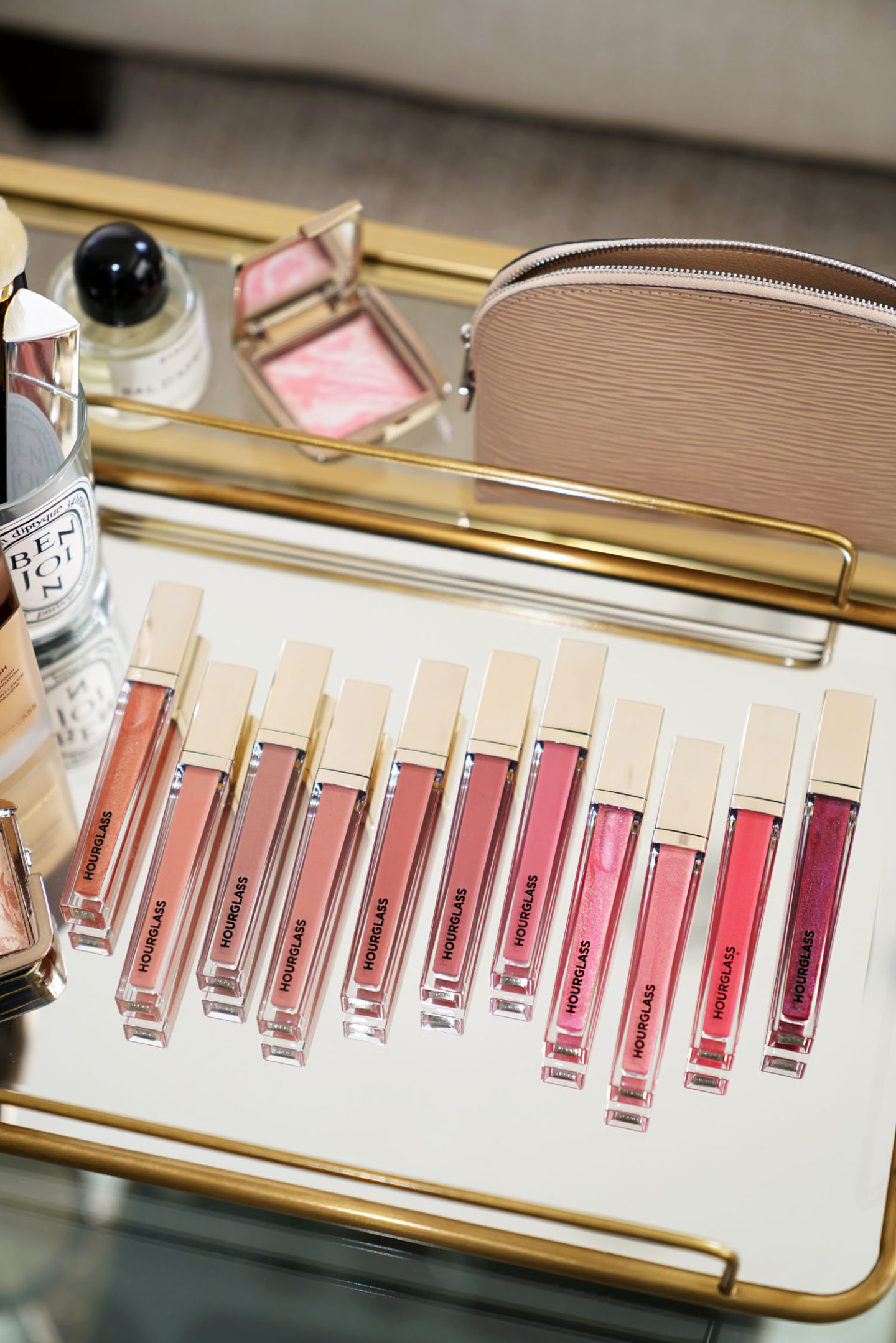 Sablier Unreal Volumizing Lip Gloss Review et Nuanciers | Le look book beauté