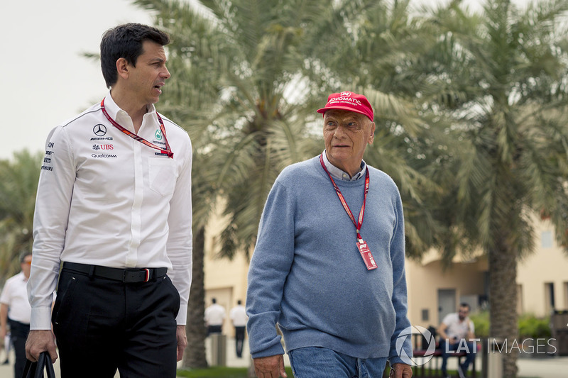 Toto Wolff, directeur du sport automobile Mercedes AMG F1 et Niki Lauda, ​​président non exécutif de Mercedes AMG F1