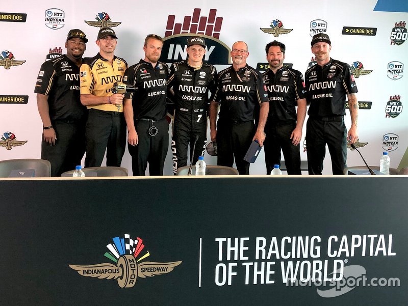 Arrow N ° 7 de léquipage de Schmidt Peterson Motorsports: Timothy Lane, Brendon Cleave, Nic Kaminski, Marcus Ericsson, Keith Beck, Ryan Marzec, Bob Jansen. 