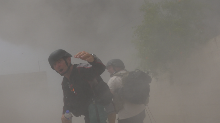 Une équipe de Sky News échappe de peu au feu d'un missile à Idlib