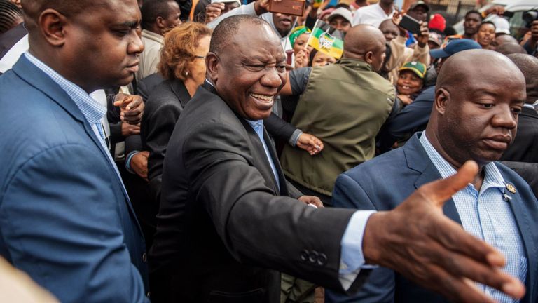 Le président sud-africain Cyril Ramaphosa arrive pour voter