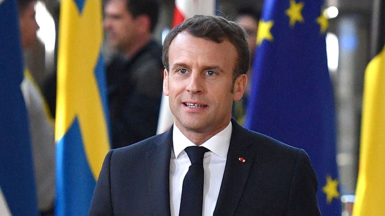 Bruxelles, Belgique - 10 avril: Le président français Emmanuel Macron arrive avant une réunion du Conseil européen sur le Brexit au bâtiment Europa, le Parlement européen le 10 avril 2019 à Bruxelles, en Belgique. Theresa May présente officiellement son cas à l'Union européenne dans un bref délai jusqu'au 30 juin 2019 pour le Brexit. Les autres dirigeants européens discuteront ensuite de la manière de réagir lors d'un dîner sans elle. (Photo de Leon Neal / Getty Images)