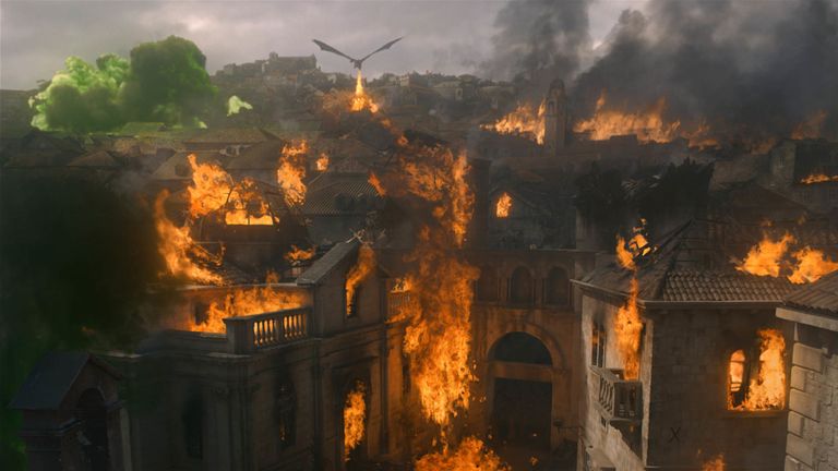 Daenerys et Cersei évaluent leurs options alors qu’un conflit épique se profile à l’atterrissage de King. Pic: HBO / Sky Atlantic 