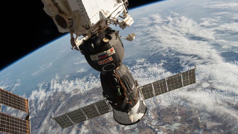 La Station spatiale internationale est stationnée à plus de 250 mils de la Terre. Pic: NASA