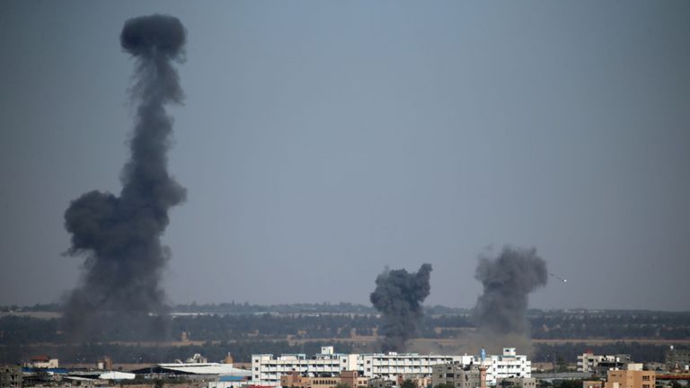 Israël a tiré des frappes aériennes de représailles dans le sud de Gaza