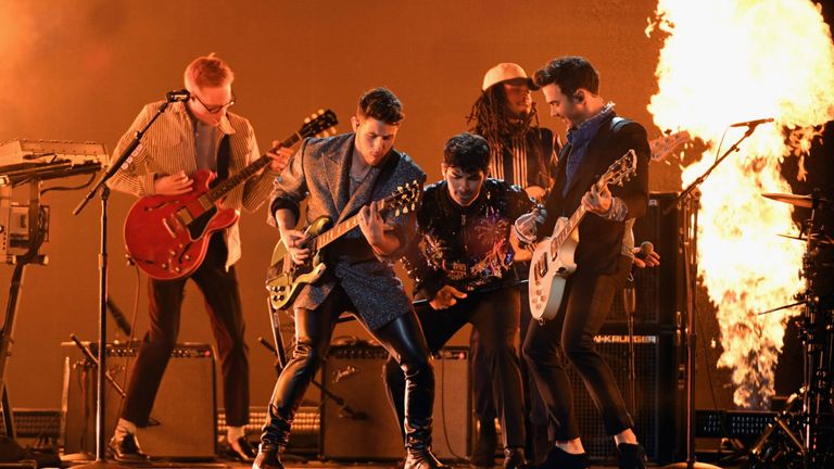 Les Jonas Brothers sur scène lors des Billboard Music Awards 2019 au MGM Grand Garden Arena le 1er mai 2019 à Las Vegas, dans le Nevada.