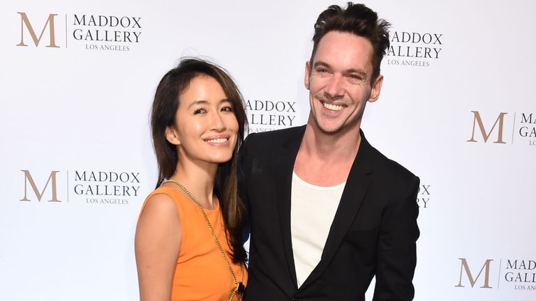 L'acteur Jonathan Rhys Meyers et son épouse Mara Lane étaient également à bord de l'avion privé avec M. David.