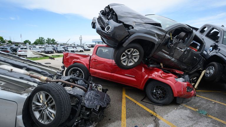 Les camions finissent par s'empiler les uns sur les autres dans le Missouri plus tôt ce mois-ci