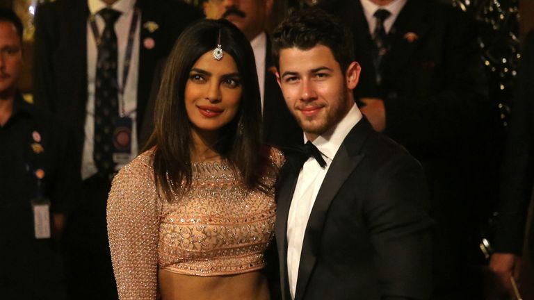 L'actrice Priyanka Chopra et le chanteur américain Nick Jonas ont provoqué une tempête dans les médias lorsqu'ils se sont mariés récemment