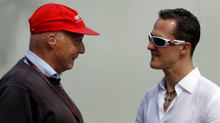 Lauda avec son compatriote légende de la F1, Michael Schumacher, en 2010