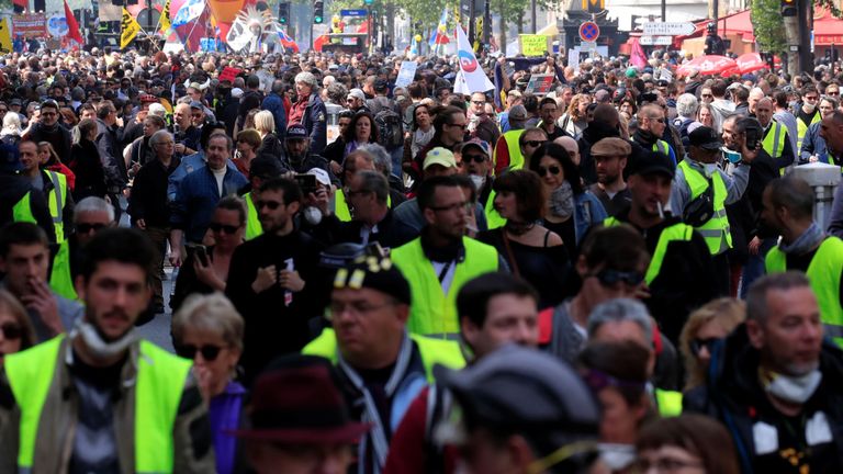 Les syndicats français et les manifestants à Paris